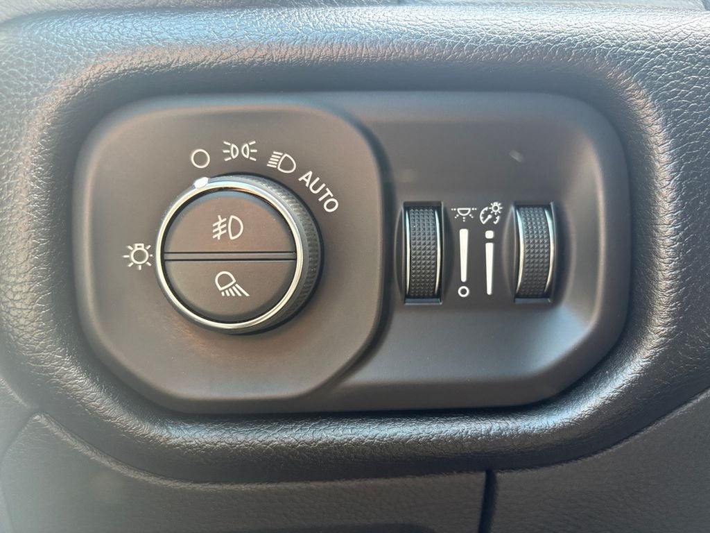 2022 RAM 1500 Laramie Crew Cab 4x4 5'7' Box