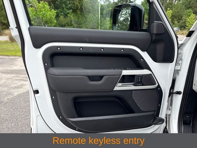 2024 Land Rover Defender 110 SE