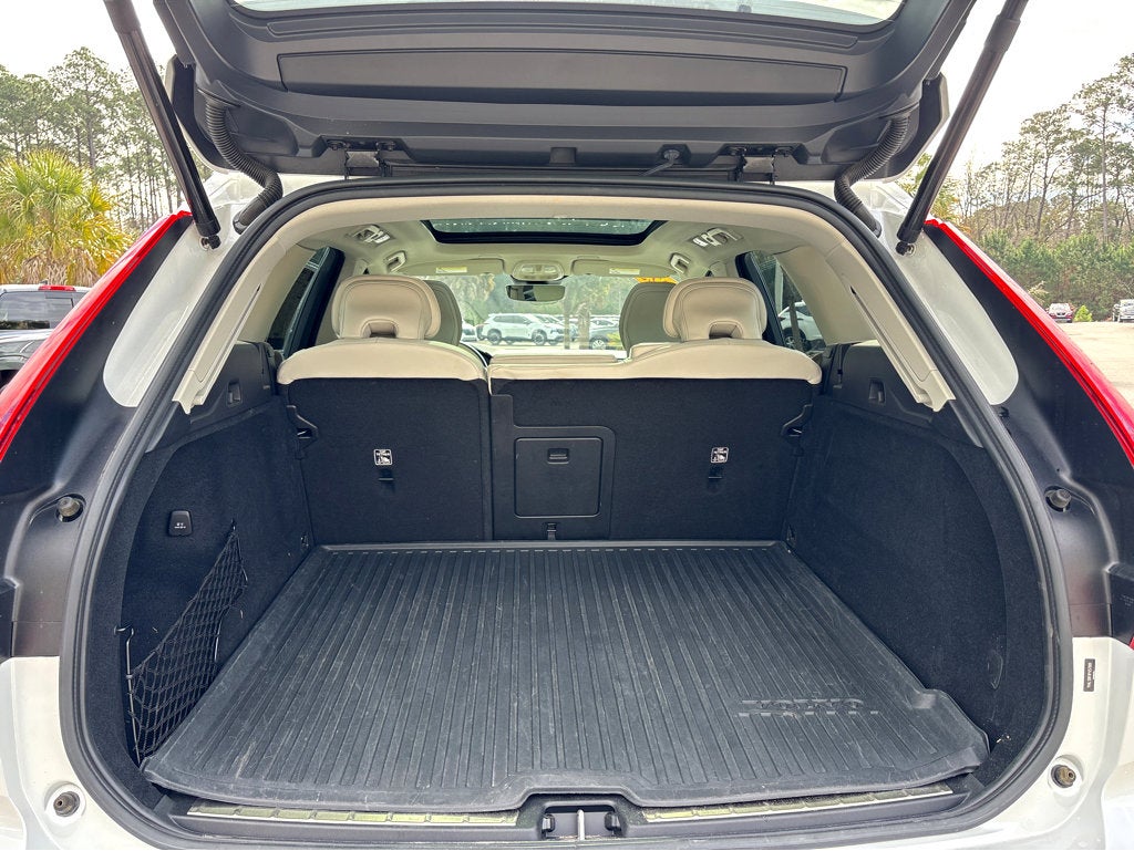 2023 Volvo XC60 Ultimate Bright Theme