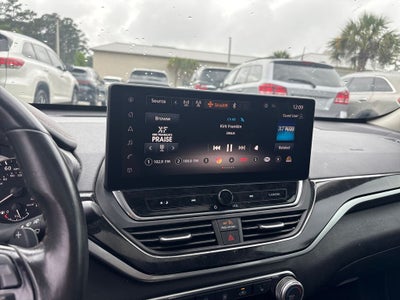 2023 Nissan Altima SR