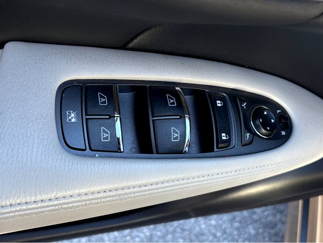 2015 INFINITI Q70 3.7