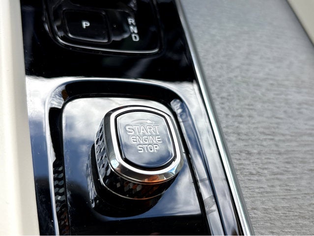 2023 Volvo XC60 Ultimate Bright Theme