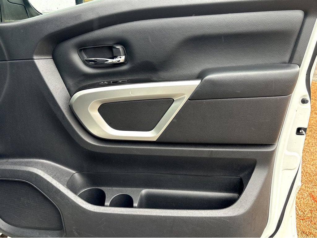 2023 Nissan Titan SV