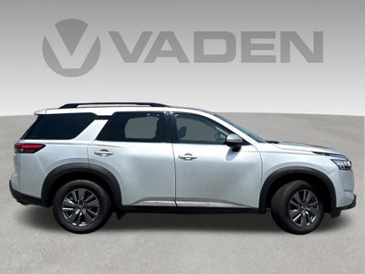 2024 Nissan Pathfinder SV