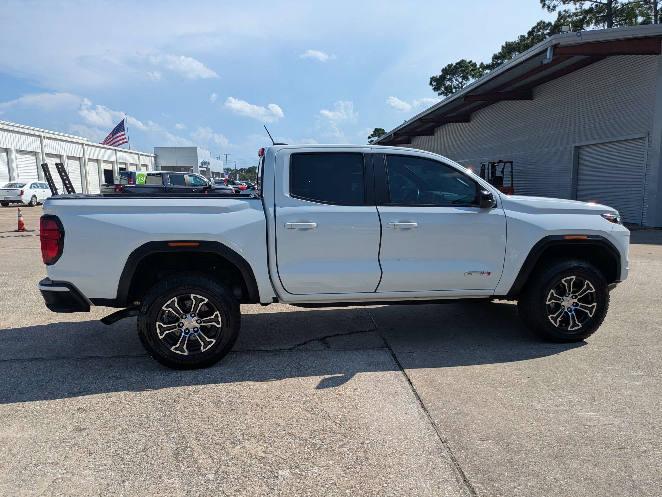 2023 GMC Canyon 4WD AT4