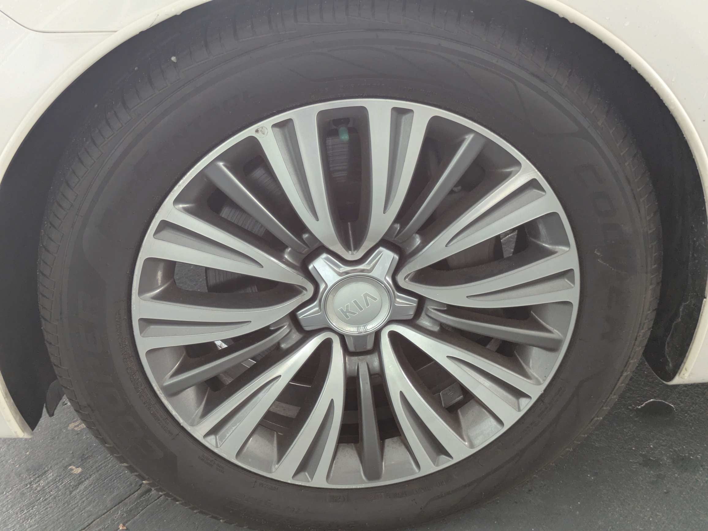 2017 Kia K900 Premium