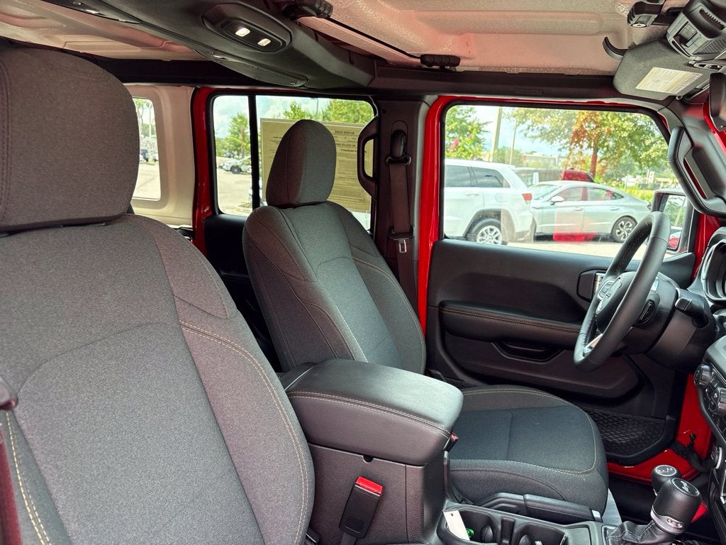 2025 Jeep Wrangler 4-Door Sahara 4x4