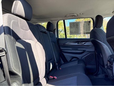 2023 Jeep Grand Cherokee Laredo 4x4