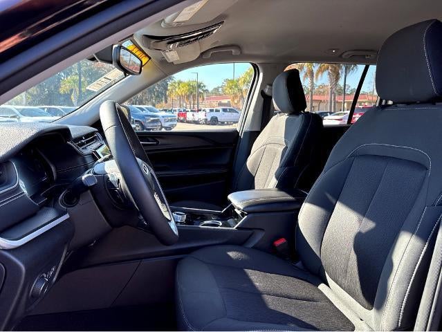 2023 Jeep Grand Cherokee Laredo 4x4