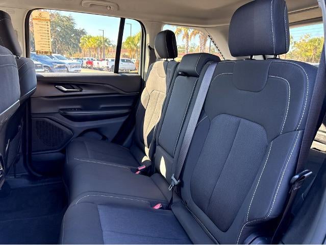2023 Jeep Grand Cherokee Laredo 4x4