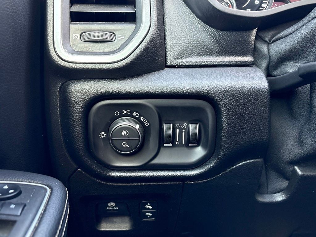 2022 RAM Ram 1500 Laramie Crew Cab 4x2 5'7' Box