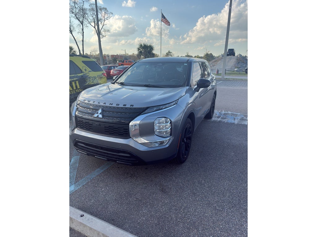2023 Mitsubishi Outlander SE Black Edition
