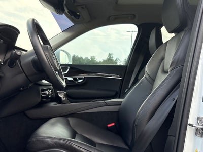 2019 Volvo XC90 T6 Momentum