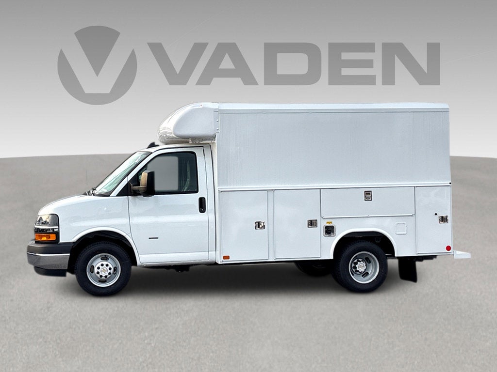 2025 Chevrolet Express Cutaway 3500 1WT
