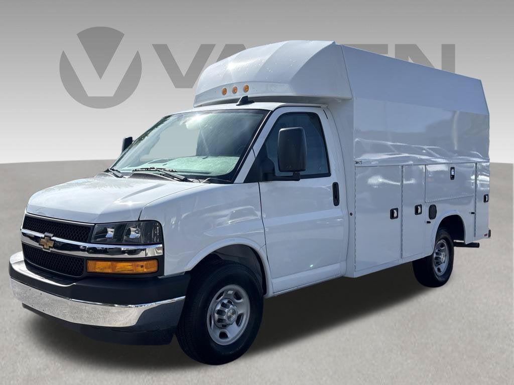2026 Chevrolet Express Cutaway 3500 1WT
