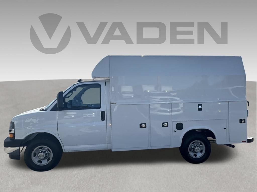 2026 Chevrolet Express Cutaway 3500 1WT