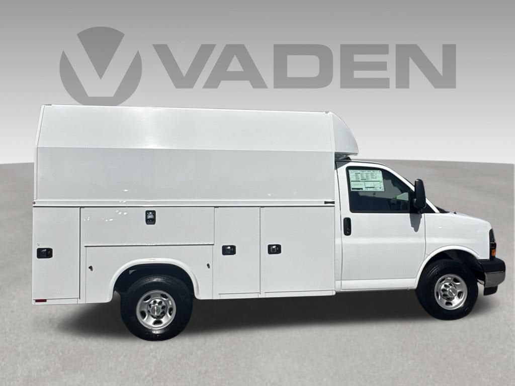 2026 Chevrolet Express Cutaway 3500 1WT