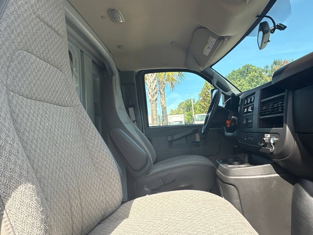 2026 Chevrolet Express Cutaway 3500 1WT