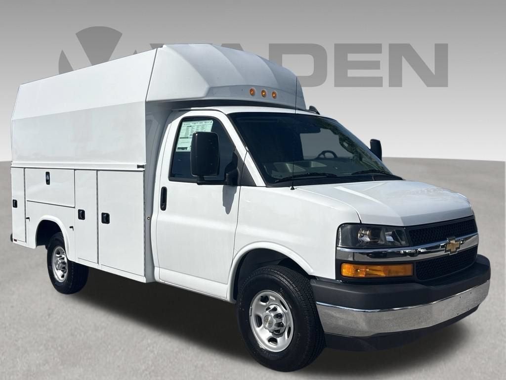2026 Chevrolet Express Cutaway 3500 1WT