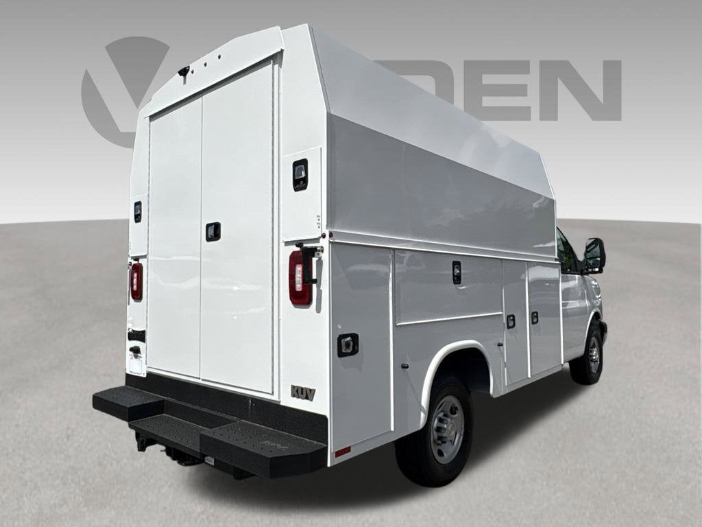 2026 Chevrolet Express Cutaway 3500 1WT