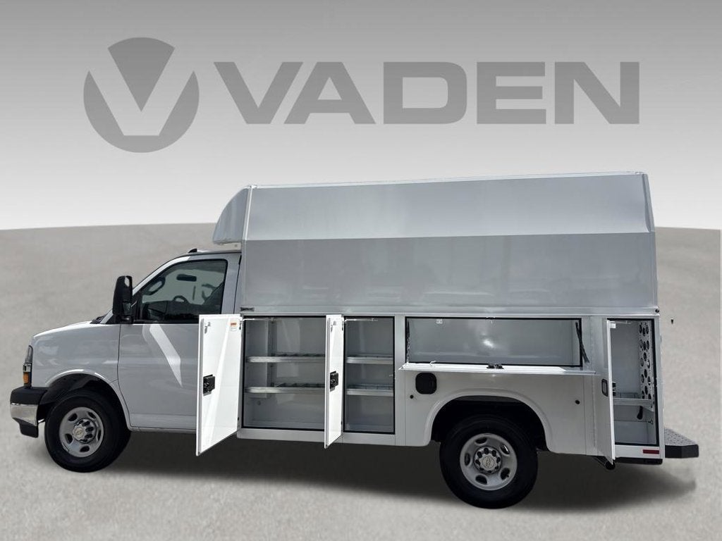 2026 Chevrolet Express Cutaway 3500 1WT