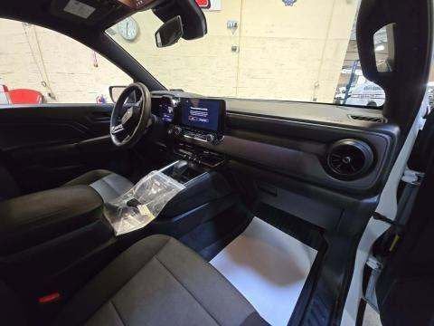 2024 Chevrolet Colorado WT