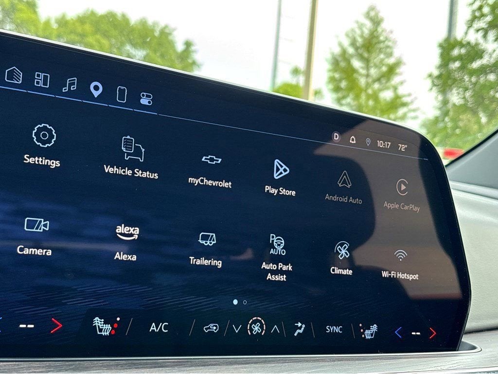 2025 Chevrolet Suburban LT