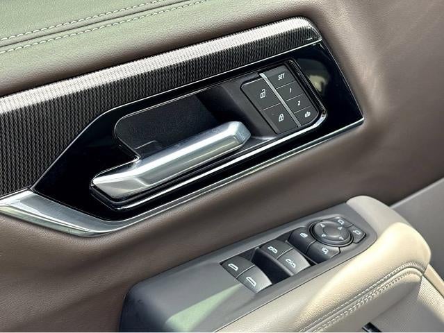 2025 GMC Yukon Elevation