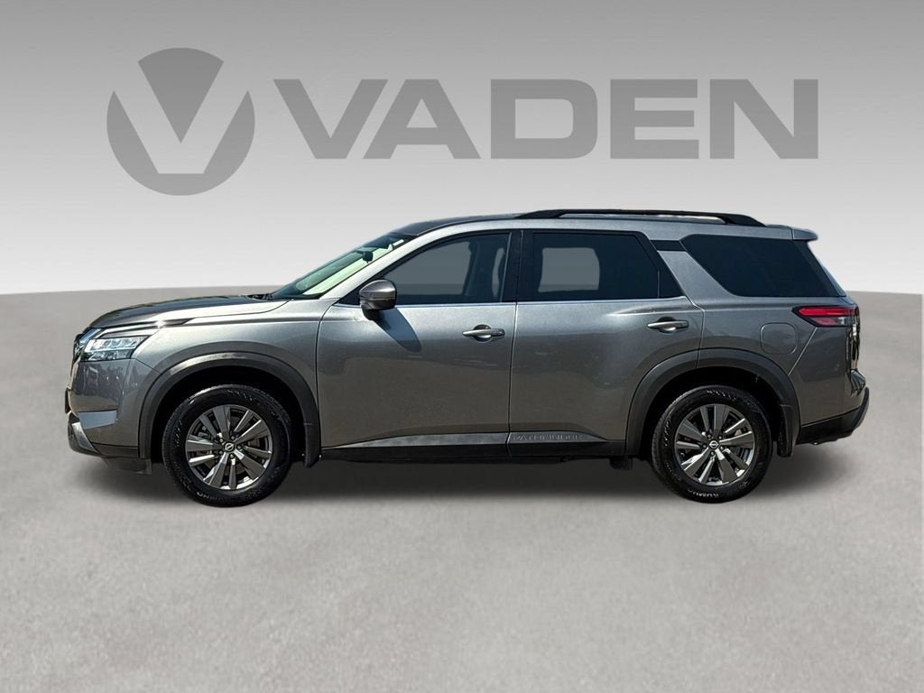 2022 Nissan Pathfinder Base