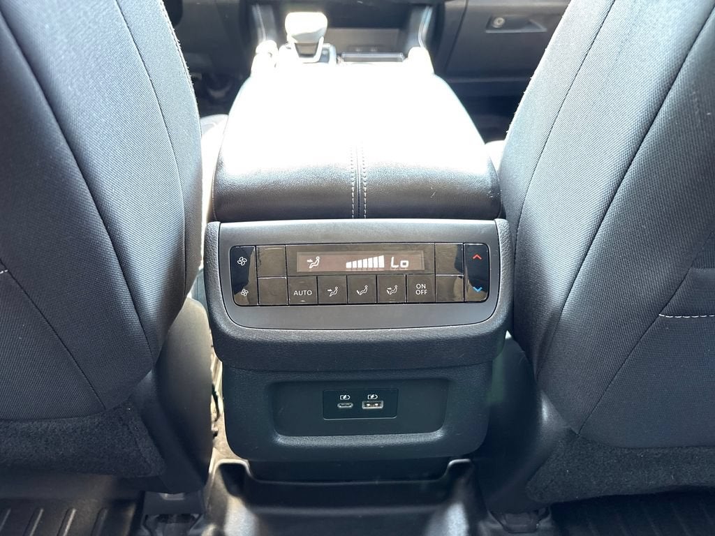 2022 Nissan Pathfinder Base