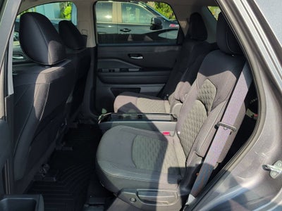 2022 Nissan Pathfinder Base