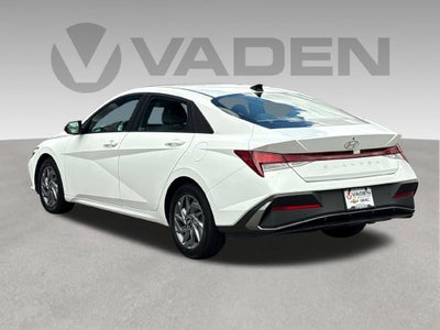 2024 Hyundai Elantra Base