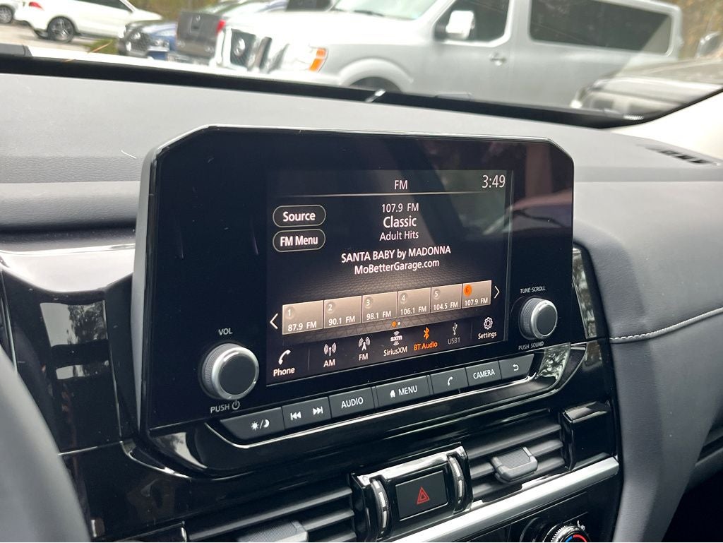 2025 Nissan Pathfinder SV