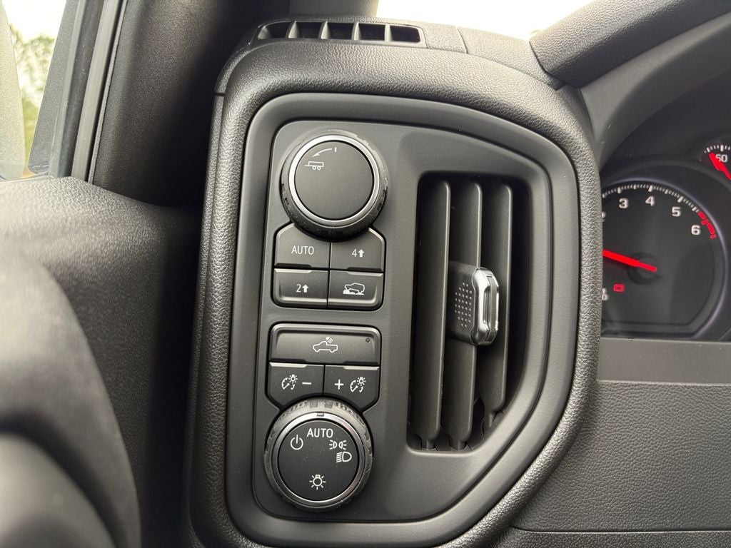 2025 Chevrolet Silverado 1500 Custom