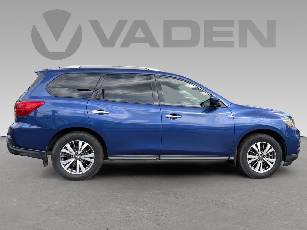 2017 Nissan Pathfinder SV